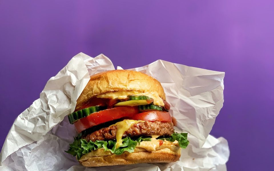 Studie zeigt: Warnhinweise auf Fleisch könnten Konsum senken