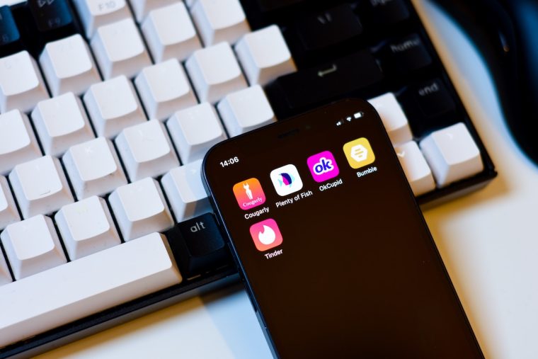 Viele Matches, nichts dahinter – Warum Dating-Apps süchtig machen