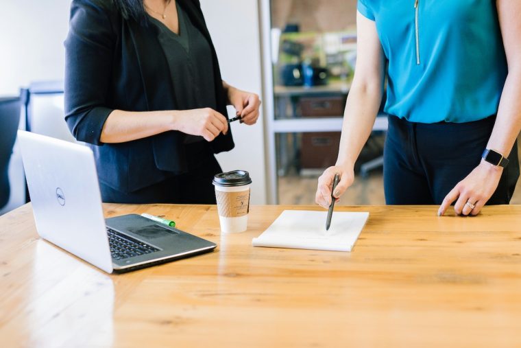 Vom Chef zur Chefin: Wie Frauen die gläserne Decke in Fintechs durchbrechen