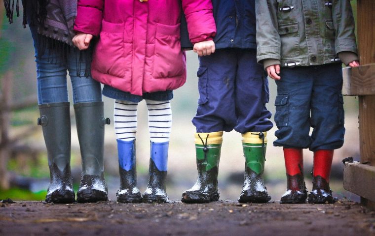 Zwischen Krisen und mehr Freizeit: Warum Frauen weniger Kinder bekommen