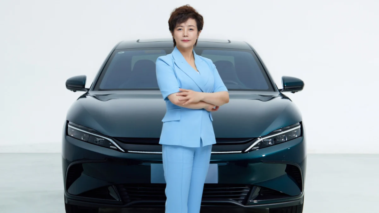 Vor dieser chinesischen Managerin zittern Deutschlands Autobosse