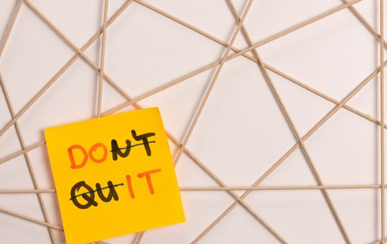 Turbulente Zeiten am Arbeitsplatz: Job kündigen oder Zähne zusammenbeißen?