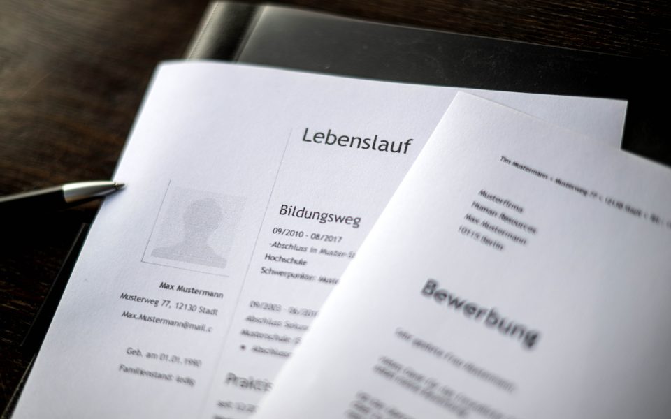 Ältere Bewerber benachteiligt: Gerichtsurteil sorgt für Aufsehen!