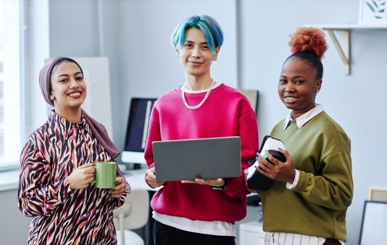 Generation Z rockt die Arbeitswelt: Warum die „faulen“ Zoomer die neuen Helden sind