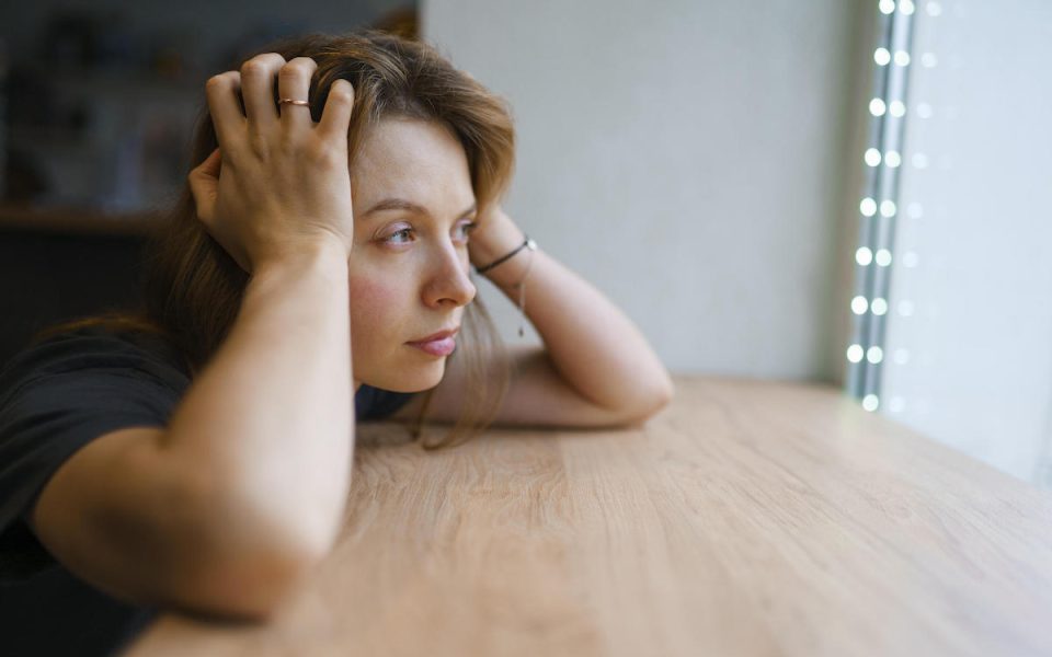 Schockierende Studie: Junge Erwachsene sind die Unglücklichsten!