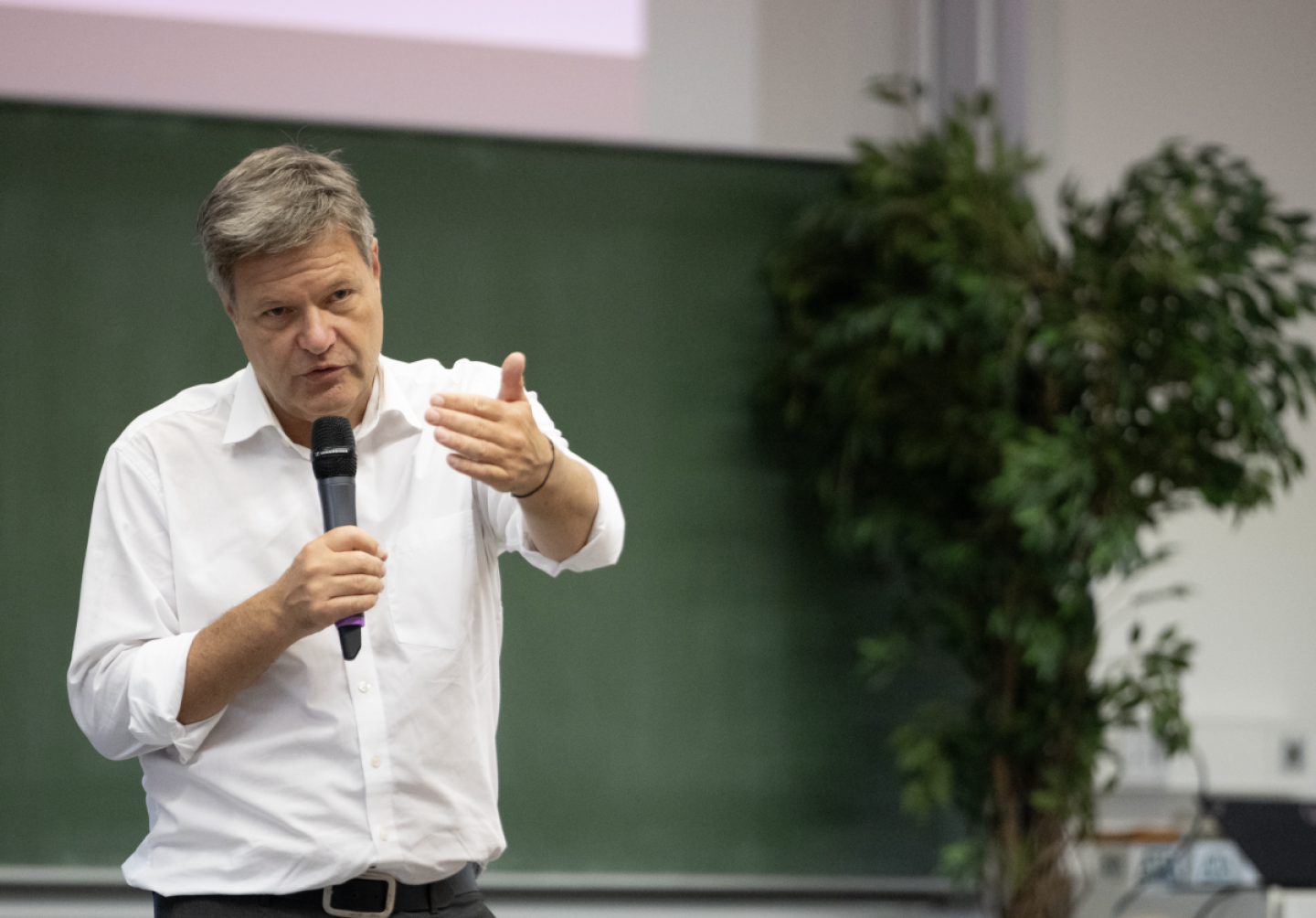 Seine stärkste Waffe ist das Wort: Was Habeck zum Kanzlerkandidaten macht 