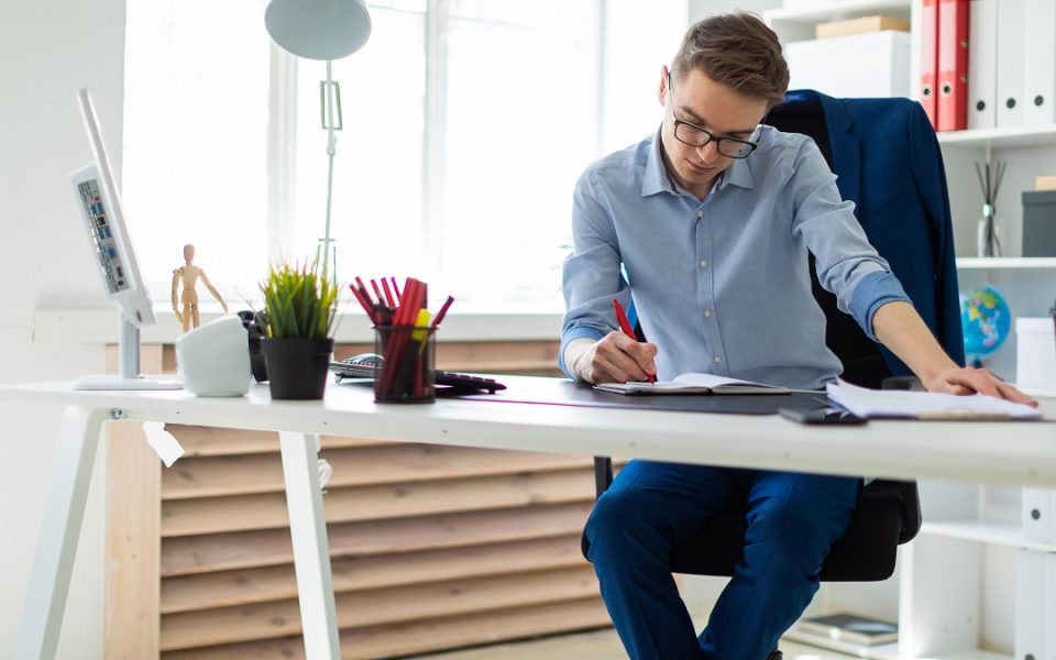 Sitzen im Büro