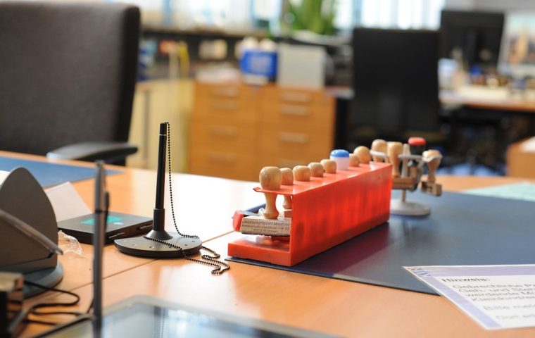 Personalmangel im öffentlichen Dienst: Ist der Einsatz von KI die Lösung?