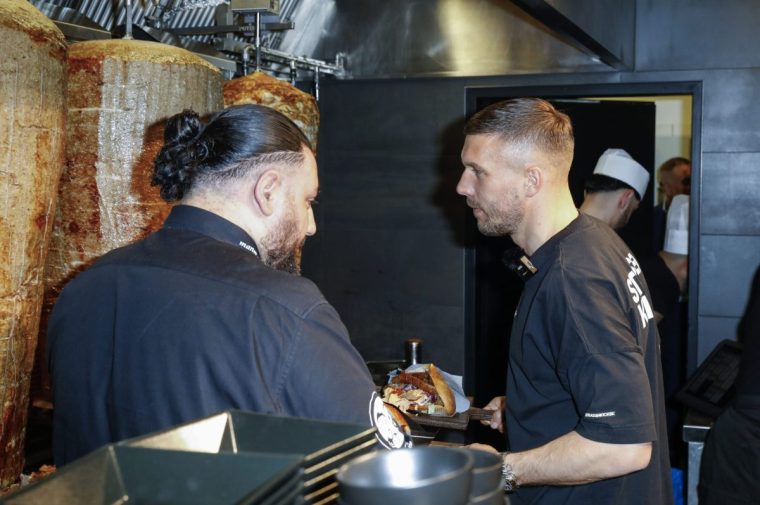 “Der Gerät”: Vertreibt Lukas Podolski bald den ersten Robo-Döner? 