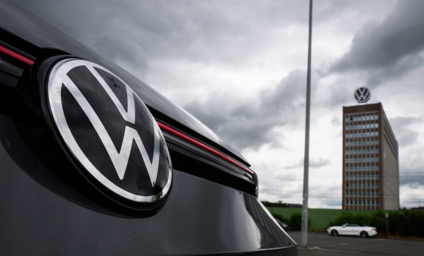 Autogiganten im Sturzflug: VW und Mercedes kämpfen mit China-Flaute