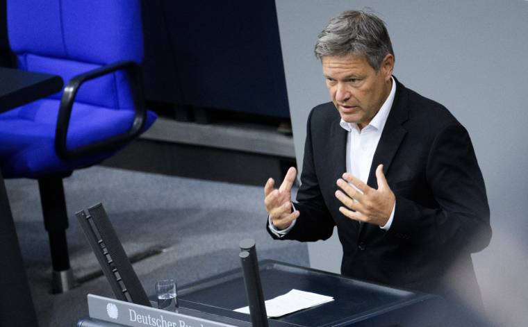 Habeck setzt auf Geld statt Gendern: Kurswechsel für schwarz-grüne Koalition?