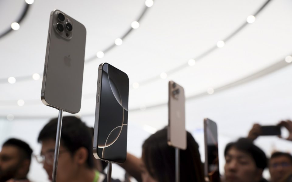 Apple iPhone 16