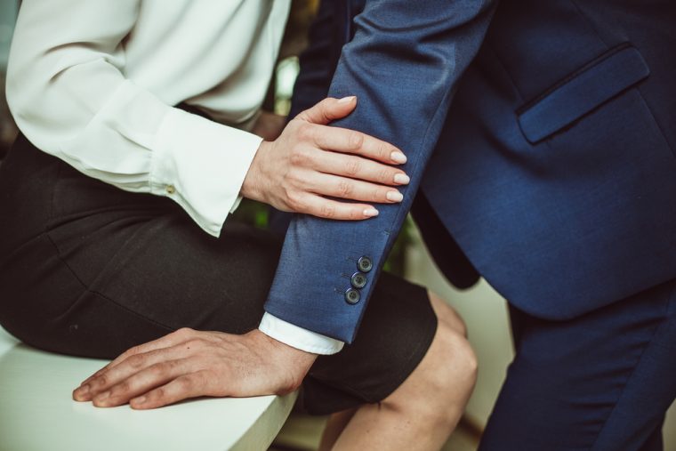 Büro-Romanzen: Verboten oder unvermeidlich? Die Wahrheit über Liebe am Arbeitsplatz!