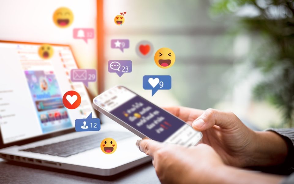 Social Media am Arbeitsplatz ist mit Vorsicht zu genießen.