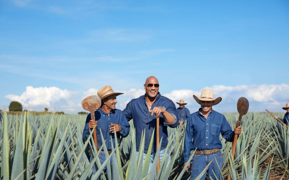 Dwayne “The Rock” Johnson schenkt Deutschland „Mana“: Teremana Tequila startet mit Jägermeister