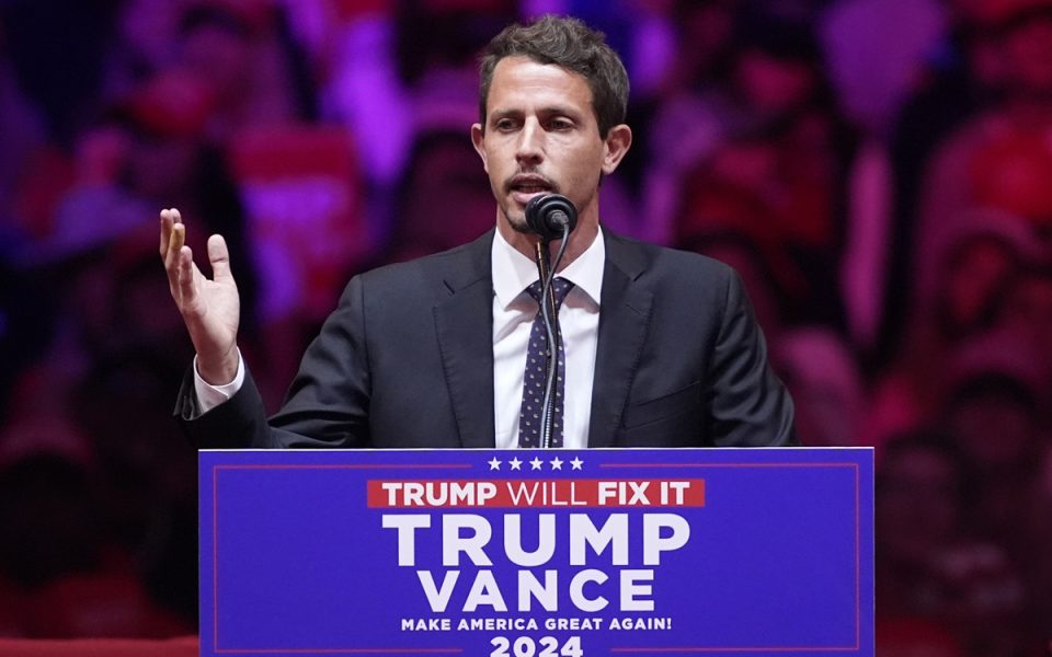 Tony Hinchcliffe bringt Donald Trump in arge Not