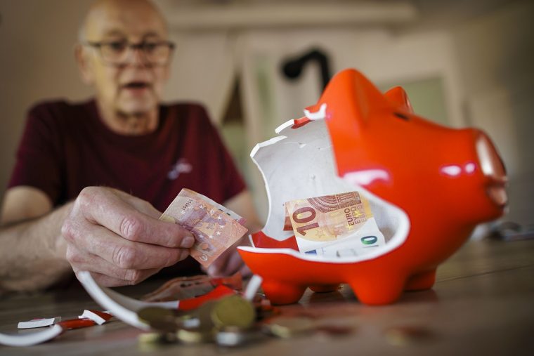 Bargeld-Aus: Deutsche Post kickt Rentner ins digitale Zeitalter