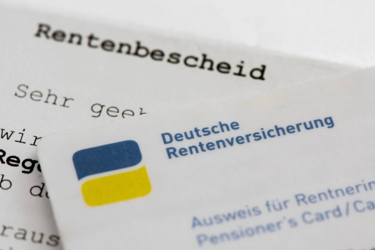 Rentenausweis-Revolution: Rabatte für Senioren im Scheckkartenformat!