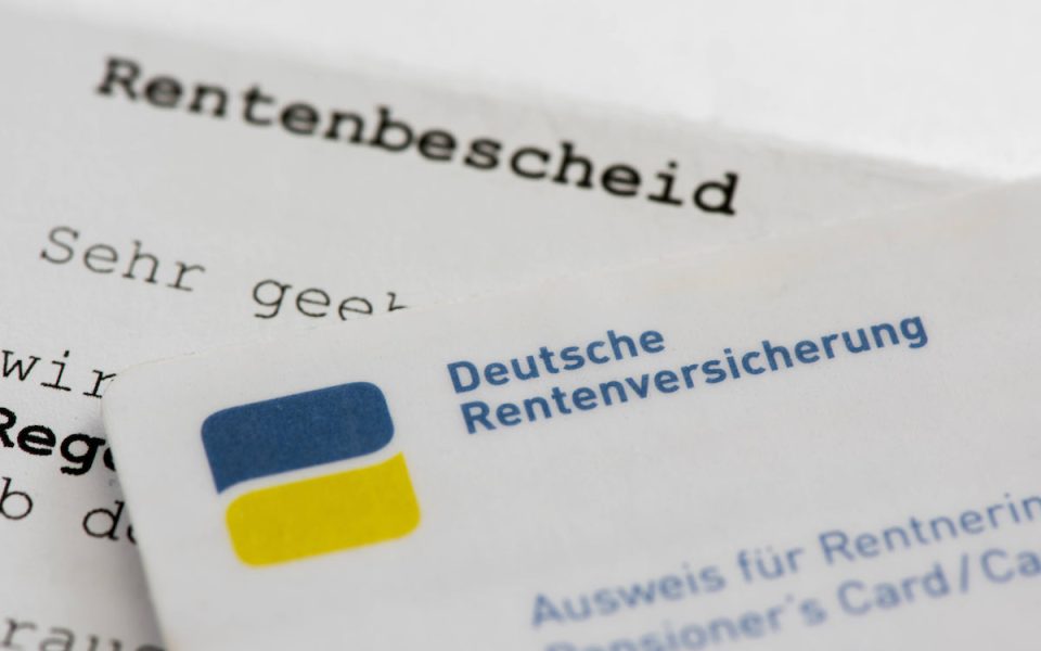 Rentenausweis-Revolution: Rabatte für Senioren im Scheckkartenformat!