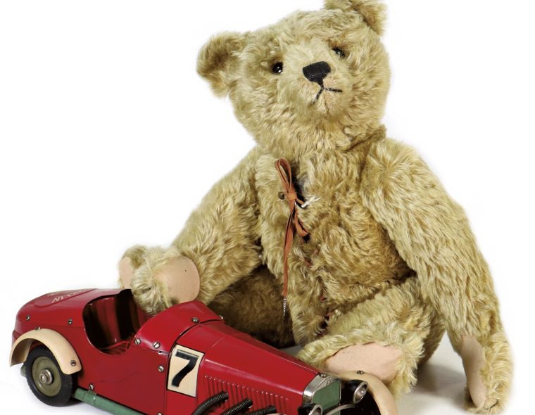 Steiff Auktion erzielt Rekord-Gesamtsumme: Teddy für 36.000€ versteigert