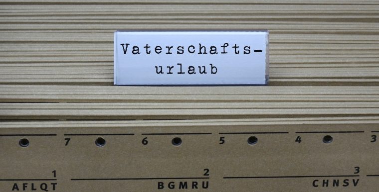 Vaterschaftsurlaub in Deutschland auf der Kippe: Landgericht Berlin weist Klage ab