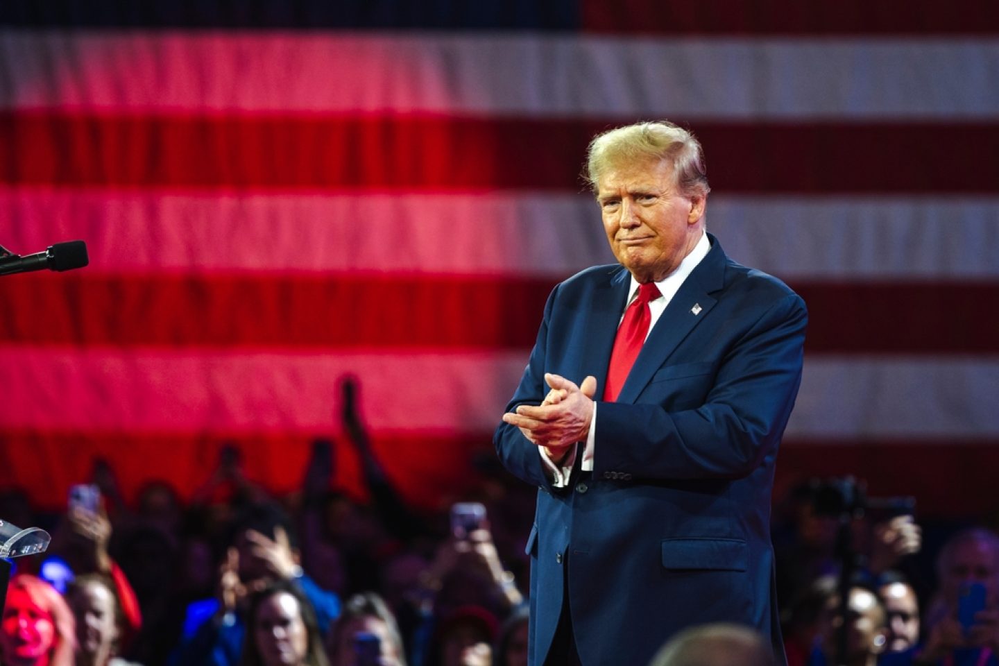 Donald Trump: Präsidentenfoto oder Mugshot 2.0? Ein Blick hinter die Kulissen