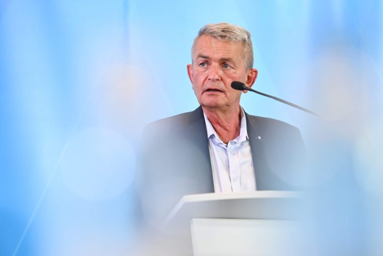 Bayerische Metall- und Elektro-Industrie verharrt in der Rezession und plant weiteren Stellenabbau 