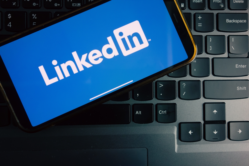 LinkedIn と「バウンサー効果」: デジタルの仕事の世界での差別