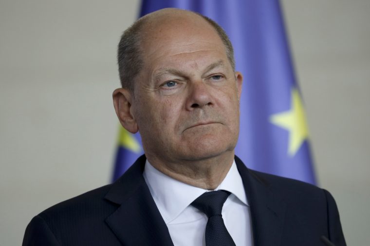 Olaf Scholz und die Vertrauensfrage: Ein politischer Drahtseilakt im Bundestag