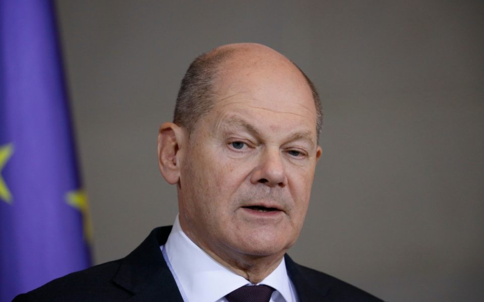 Der Bundestag entzieht Olaf Scholz das Vertrauen