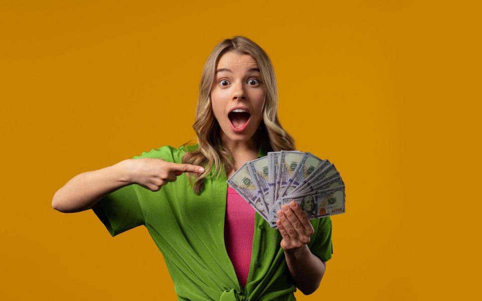 Frau mit Geld