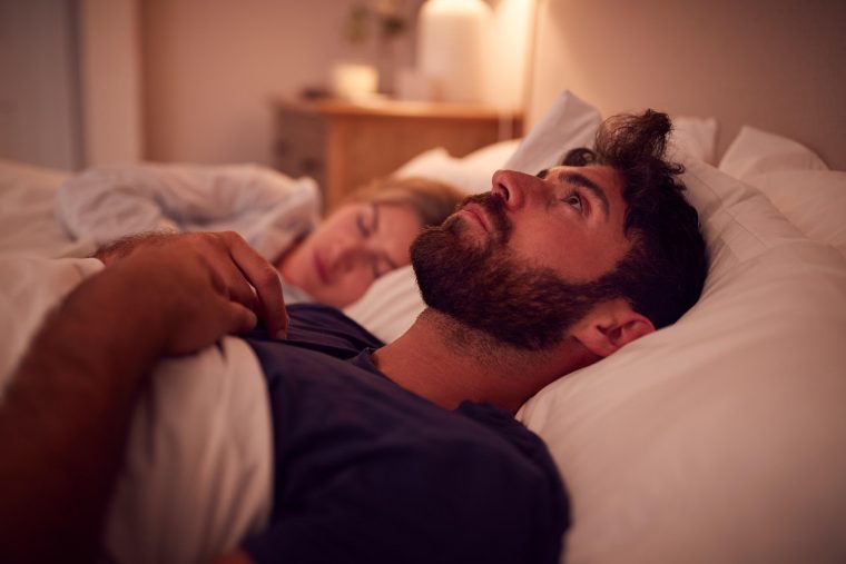 Schlaflos trotz Müdigkeit? Die besten Tipps für erholsamen Schlaf