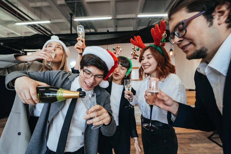 Weihnachtsfeier-Knigge: Die wichtigsten Dos and Don’ts