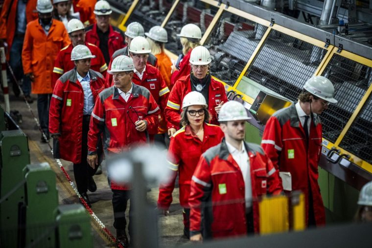 Wie grüne Versprechen vom billigen Strom eine deutsche Industrie-Ikone in Wanken bringen 