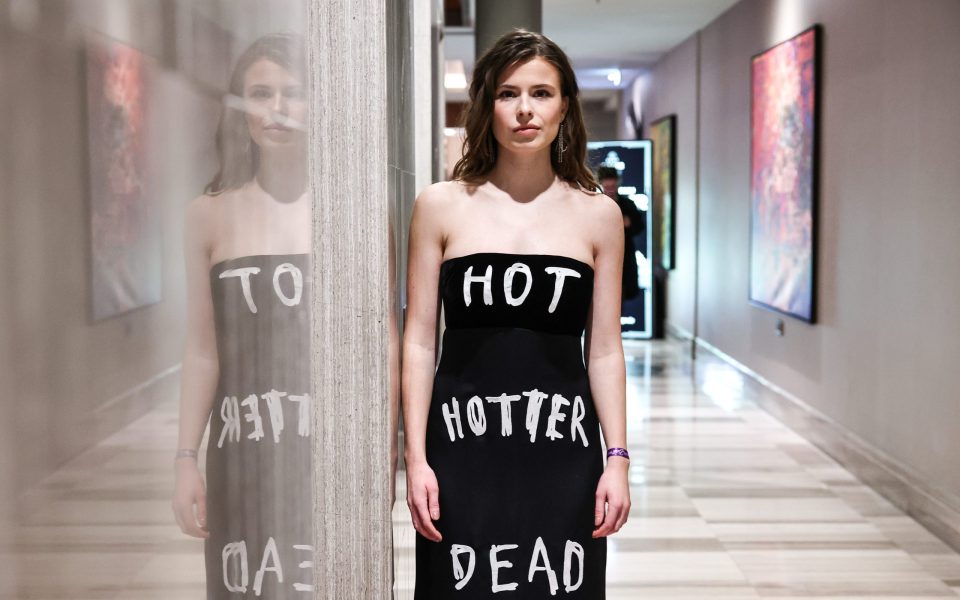 Luisa Neubauer mit Statement-Kleid