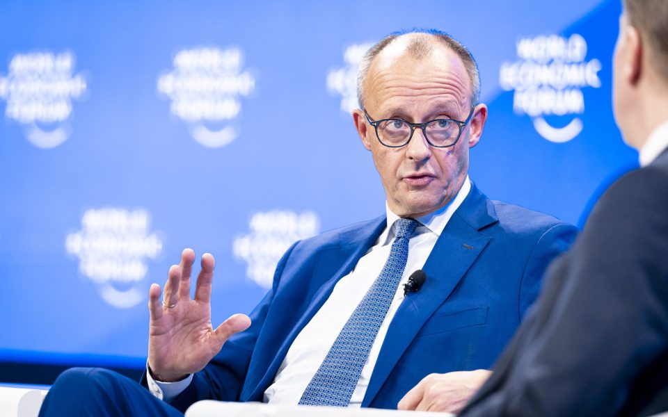 Friedrich Merz und Olaf Scholz im Duell der Wirtschaftsideen in Davos.