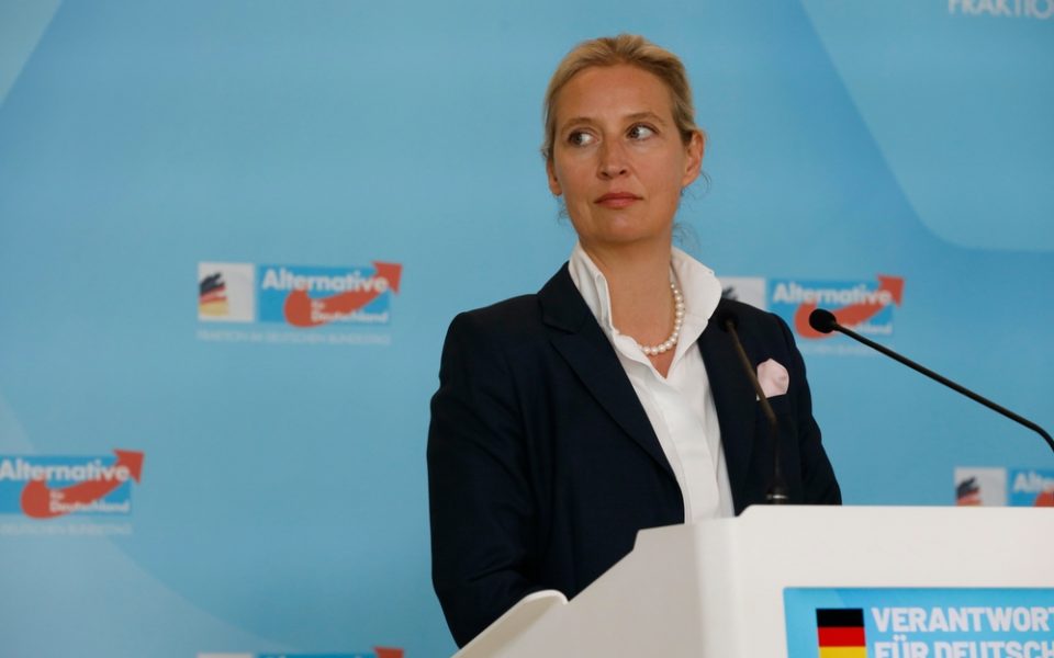 Alice Weidel lässt die Maske falle