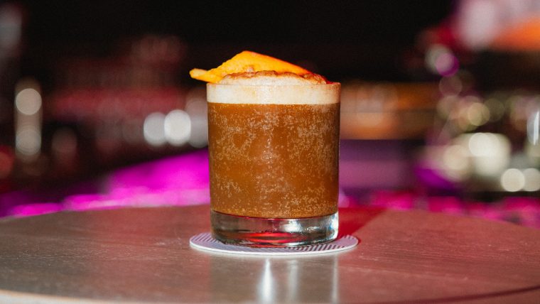 Cheers to Dry January: Warum Nüchternsein plötzlich so sexy ist