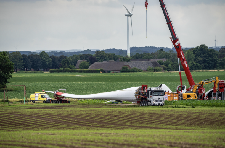 Schock-Unfall macht klar: Windmühlen-Transport wird immer komplizierter 