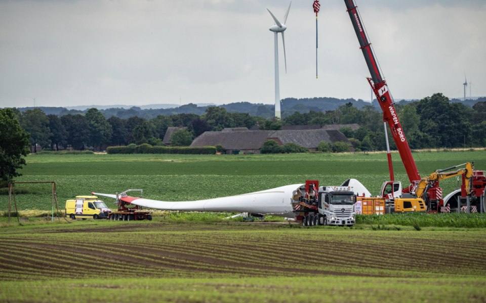 Schock-Unfall macht klar: Windmühlen-Transport wird immer komplizierter 