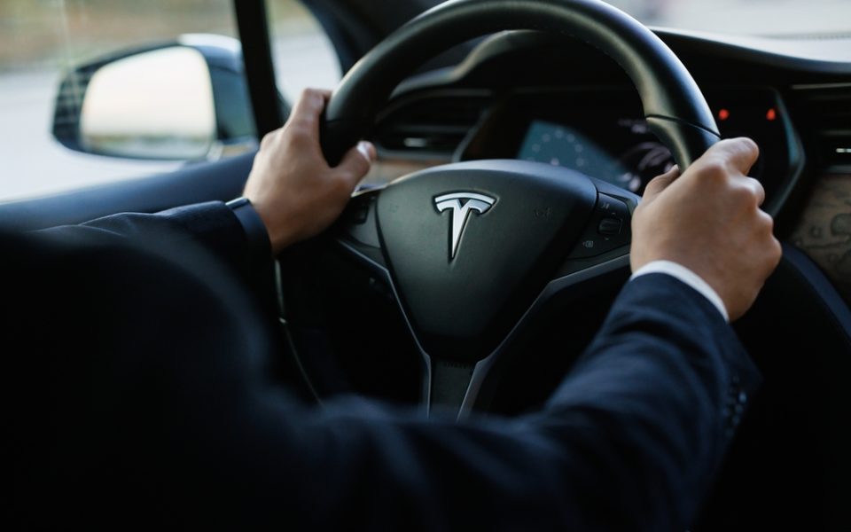 Tesla kämpft mit Turbulenzen
