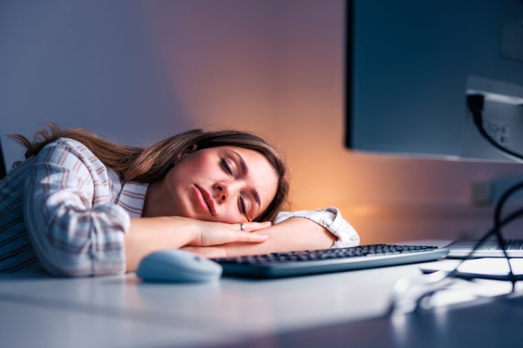 Nap im Homeoffice? SO viele schlafen während Arbeitszeit
