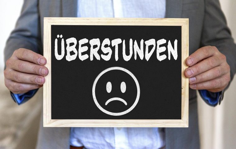 Überstunden-Alarm: Diese Branchen arbeiten bis zum Umfallen!