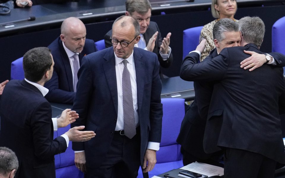 Der Bundestag verabschiedet das größte Schuldenpaket Deutschlands.