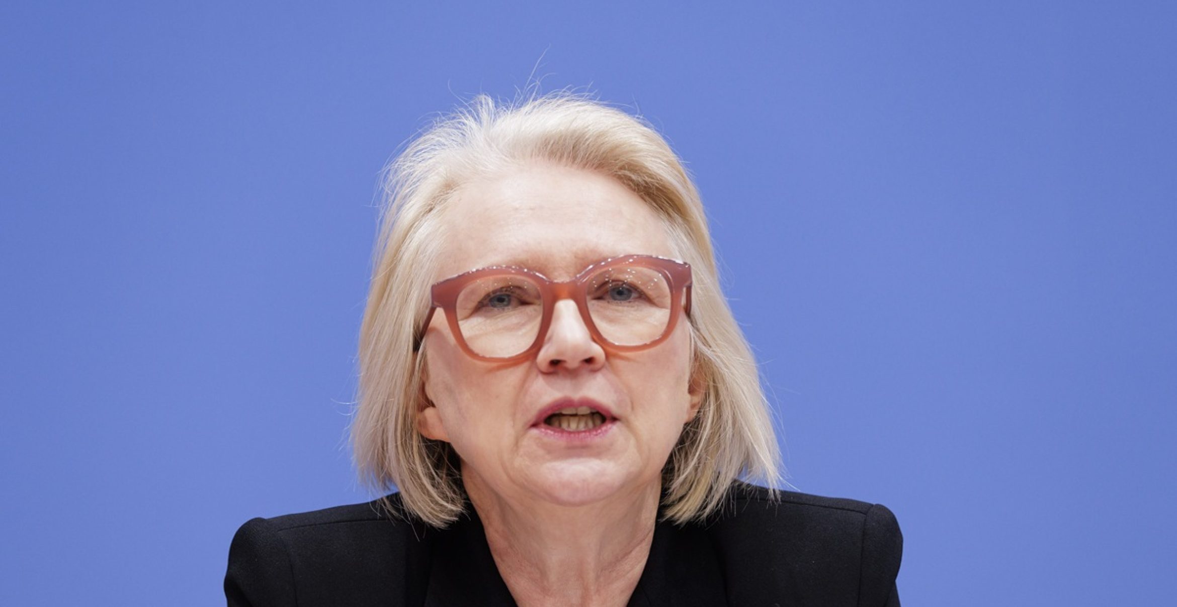 Feiertag streichen für Wirtschaftswachstum? Schnitzers Vorstoß sorgt für Debatte