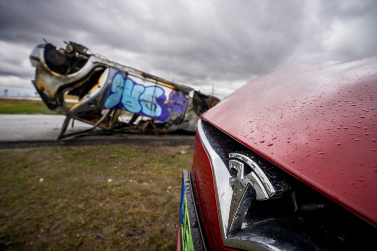 Tesla-Tarnung: Embleme anderer Marken aus Angst vor Vandalismus.