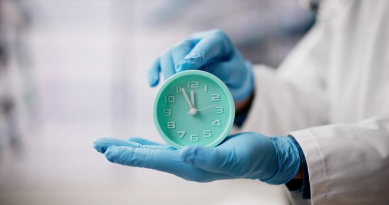Lange Arbeitszeit: Fluch oder Segen? Was die Wissenschaft wirklich sagt