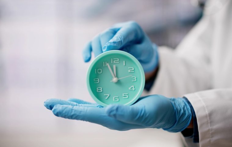 Lange Arbeitszeit: Fluch oder Segen? Was die Wissenschaft wirklich sagt