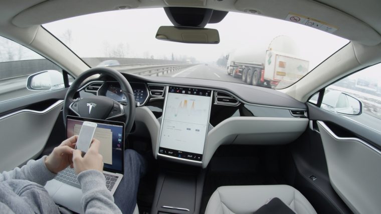 Teslas Umfrage-Trick: Manipuliert Musk die Meinungsmacher?
