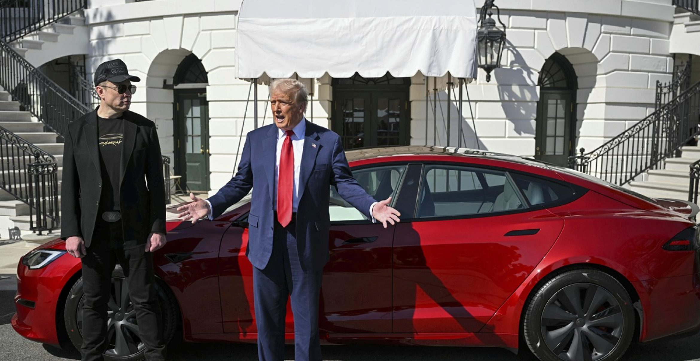 Tesla-Manöver vor dem Weißen Haus: Trumps Werbeaktion für Musk